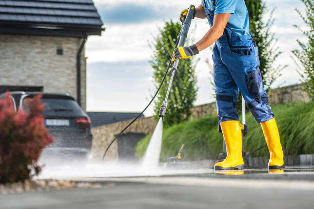 Best Pool Deck Cleaning  in Siesta Shores, TX